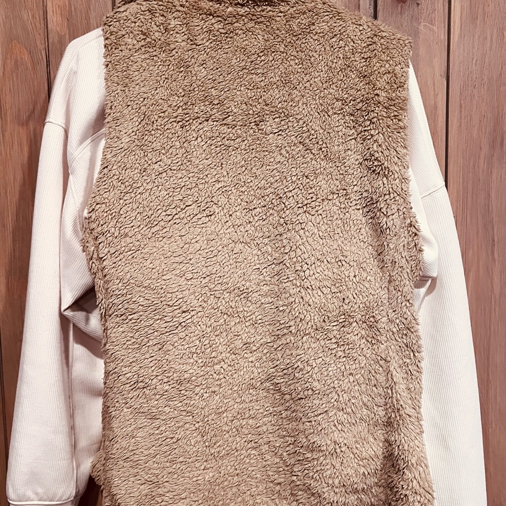 Patagonia Tan Fleece Vest - Picture 3 of 3